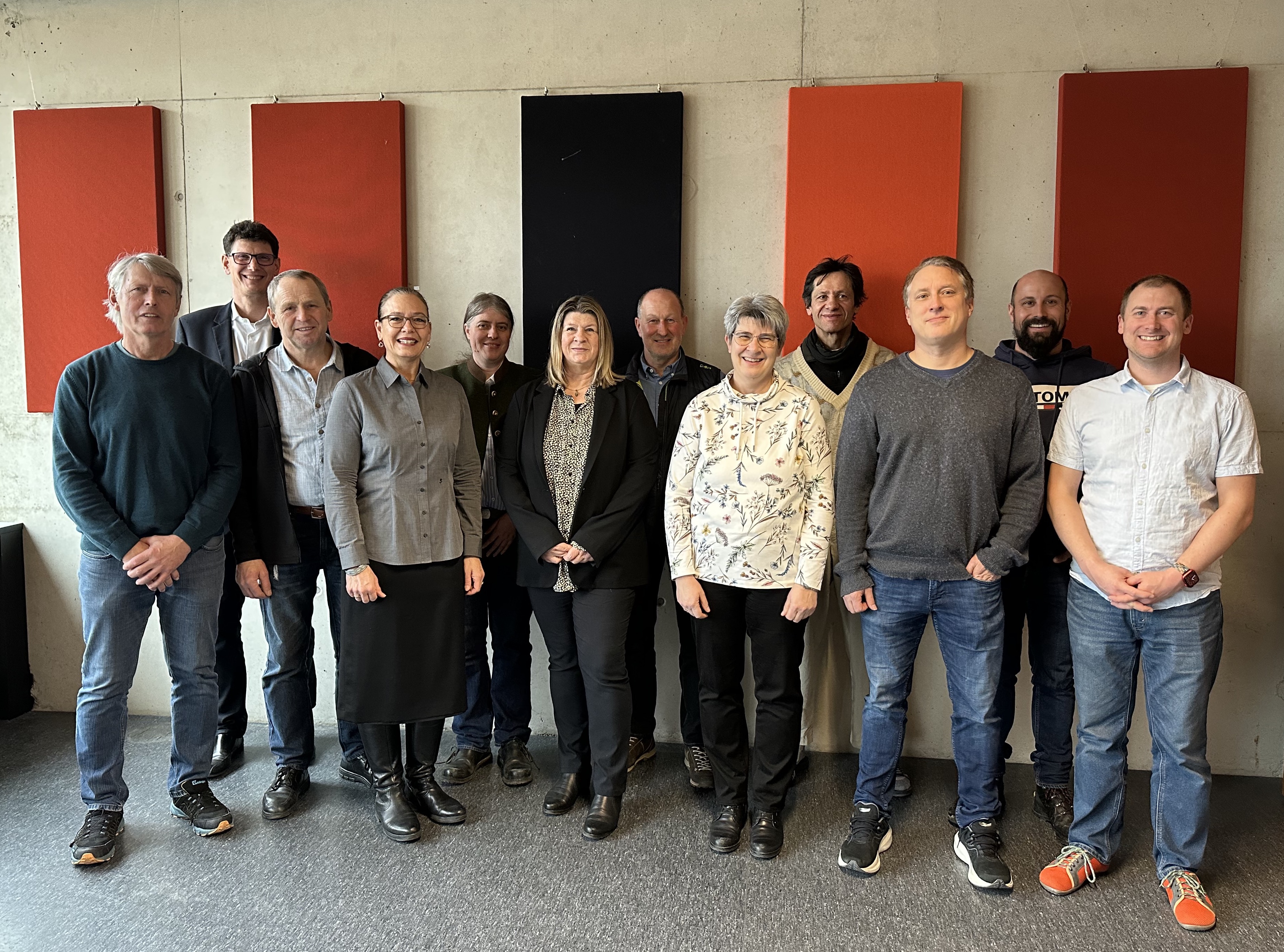 Zehn Mitarbeiterinnen und Mitarbeiter des Staatlichen Bauamts Landshut feiern ihr 25- beziehungsweise 40- jähriges Dienstjubiläum © Staatliches Bauamt Landshut Zehn Mitarbeiterinnen und Mitarbeiter des Staatlichen Bauamts Landshut feiern ihr 25- beziehungsweise 40- jähriges Dienstjubiläum © Staatliches Bauamt Landshut