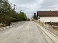 Die Arbeiten auf der St 2054 in der Ortsdurchfahrt Langenvils schreiten gut voran