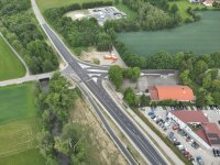 Im Zuge des Umbaus des Knotenpunkts Preysing-Allee mit einer Ampel ist der Bau einer Radwegbrücke über die Vils notwendig geworden