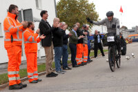Gebührender Abschied: Straßenmeister Alfred Ottendorfer wurde am Freitag von den Kollegen der Straßenmeisterei Landshut in die Altersteilzeit verabschiedet.