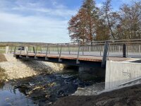 Die Geh- und Radwegbrücke über die Große Vils in Velden (Vils) ist fertig. 