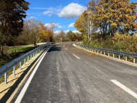  Die Bauarbeiten an der Brücke über die Staatsstraße 2143 bei Niederleierndorf gehen  zu Ende. 