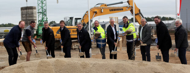 Spatenstich für die neue Flussmeisterstelle.