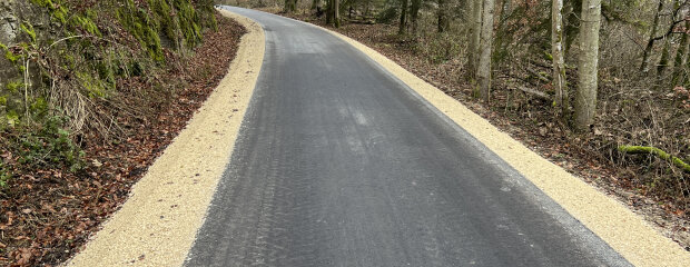 Der Schambachtalbahnradweg an der Staatsstraße 2231 bei Riedenburg ist fertig asphaltiert.