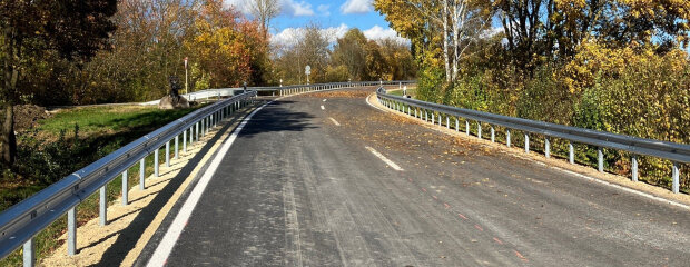  Die Bauarbeiten an der Brücke über die Staatsstraße 2143 bei Niederleierndorf gehen  zu Ende. 